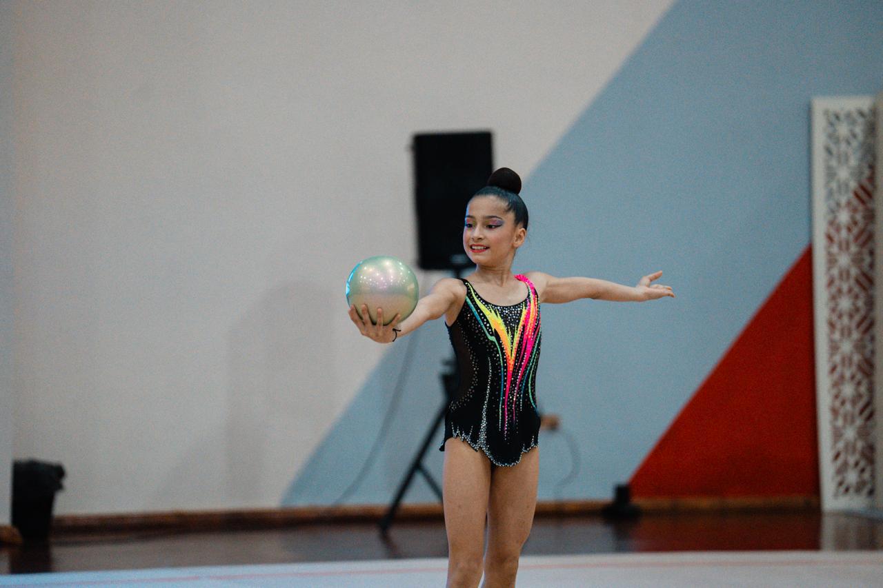 Məktəblilərin Respublika İdman Olimpiadası çərçivəsində bədii gimnastika yarışlarına start verilib (FOTO)