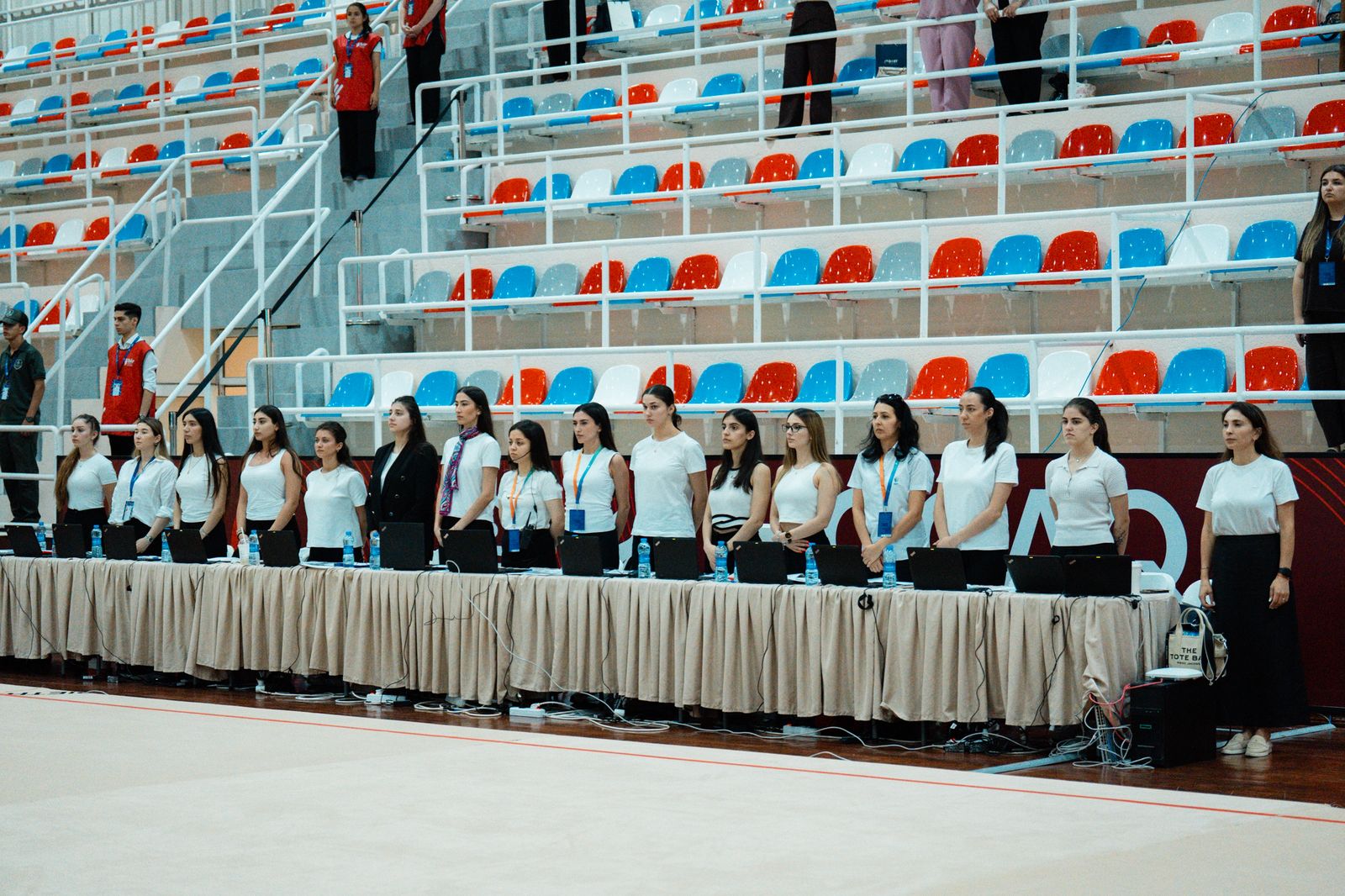 Məktəblilərin Respublika İdman Olimpiadası çərçivəsində bədii gimnastika yarışlarına start verilib (FOTO)