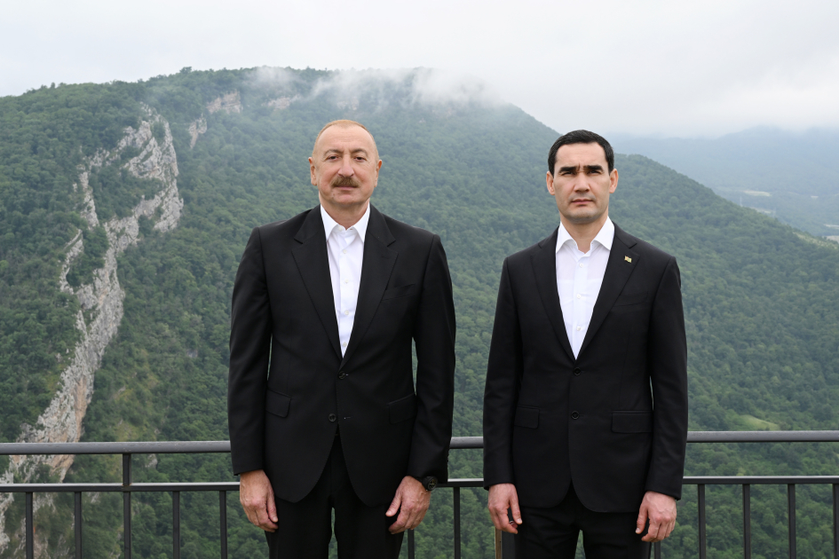 Azərbaycan Prezidenti İlham Əliyev Türkmənistan Prezidenti Sərdar Berdiməhəmmədova Qarabağ atı hədiyyə edib (FOTO)
