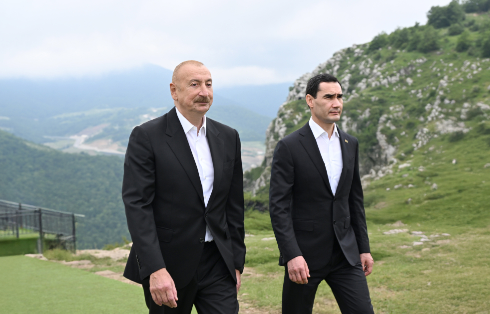 Azərbaycan Prezidenti İlham Əliyev Türkmənistan Prezidenti Sərdar Berdiməhəmmədova Qarabağ atı hədiyyə edib (FOTO)