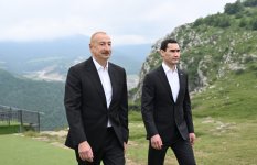 Azərbaycan Prezidenti İlham Əliyev Türkmənistan Prezidenti Sərdar Berdiməhəmmədova Qarabağ atı hədiyyə edib (FOTO)