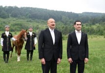 Azərbaycan Prezidenti İlham Əliyev Türkmənistan Prezidenti Sərdar Berdiməhəmmədova Qarabağ atı hədiyyə edib (FOTO)