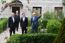 Azərbaycan Prezidenti İlham Əliyev və Türkmənistan Prezidenti Sərdar Berdiməhəmmədov Şuşada Bülbülün ev-muzeyində olublar (FOTO)