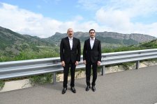 Azərbaycan Prezidenti İlham Əliyev və Türkmənistan Prezidenti Sərdar Berdiməhəmmədov Şuşanın Daşaltı kəndinin fonunda şəkil çəkdiriblər (FOTO)