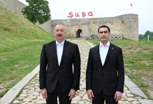 Prezident İlham Əliyev və Prezident Sərdar Berdiməhəmmədov Şuşada Azərbaycanın tanınmış şəxsiyyətlərinin işğal dövründə güllələnmiş büstlərinə baxıblar (FOTO)