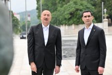 Prezident İlham Əliyev və Prezident Sərdar Berdiməhəmmədov Şuşada Azərbaycanın tanınmış şəxsiyyətlərinin işğal dövründə güllələnmiş büstlərinə baxıblar (FOTO)