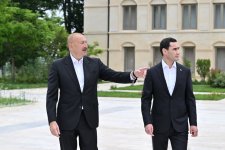 Prezident İlham Əliyev və Prezident Sərdar Berdiməhəmmədov Şuşada Azərbaycanın tanınmış şəxsiyyətlərinin işğal dövründə güllələnmiş büstlərinə baxıblar (FOTO)