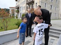 Prezident İlham Əliyev və Prezident Sərdar Berdiməhəmmədov Şuşa şəhərində inşa edilmiş birinci yaşayış kompleksində olublar (FOTO)