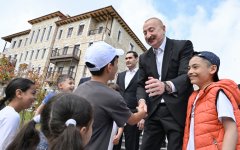 Prezident İlham Əliyev və Prezident Sərdar Berdiməhəmmədov Şuşa şəhərində inşa edilmiş birinci yaşayış kompleksində olublar (FOTO)