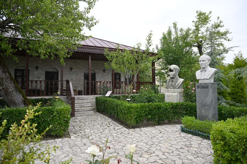 Azərbaycan Prezidenti İlham Əliyev və Türkmənistan Prezidenti Sərdar Berdiməhəmmədov Şuşada Bülbülün ev-muzeyində olublar (FOTO)