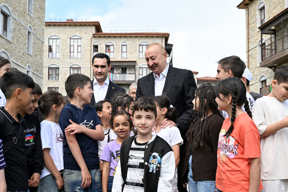 Prezident İlham Əliyev və Prezident Sərdar Berdiməhəmmədov Şuşa şəhərində inşa edilmiş birinci yaşayış kompleksində olublar (FOTO)