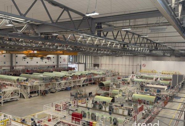 Azərbaycanlı jurnalistlər Hamburqda "Airbus"un istehsal gücləri ilə tanış olublar (FOTO)