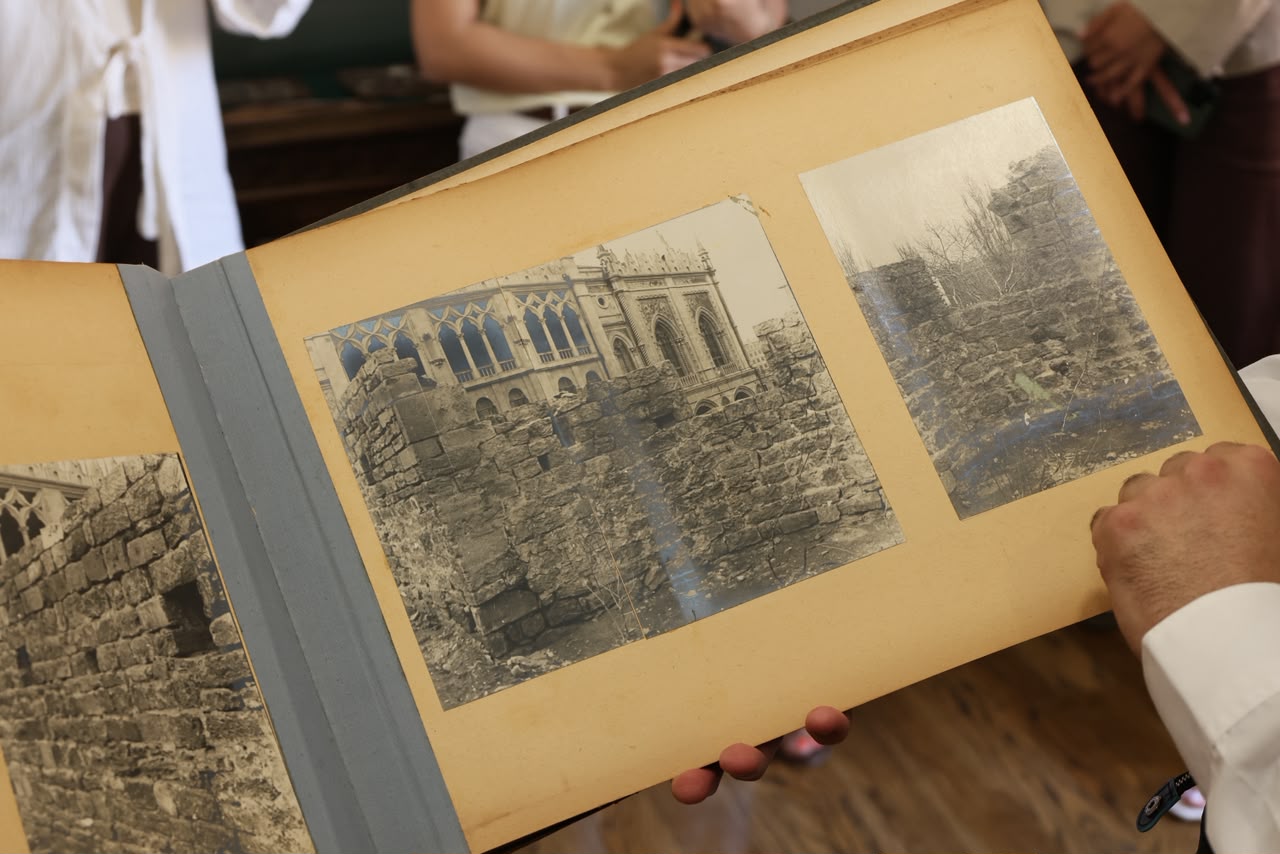 İçərişəhərdə yeni ekspozisiya yaradılıb: 162 nadir eksponat qədim şəhərin yaddaşını təqdim edir (FOTO)