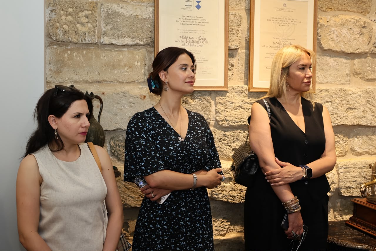 İçərişəhərdə yeni ekspozisiya yaradılıb: 162 nadir eksponat qədim şəhərin yaddaşını təqdim edir (FOTO)