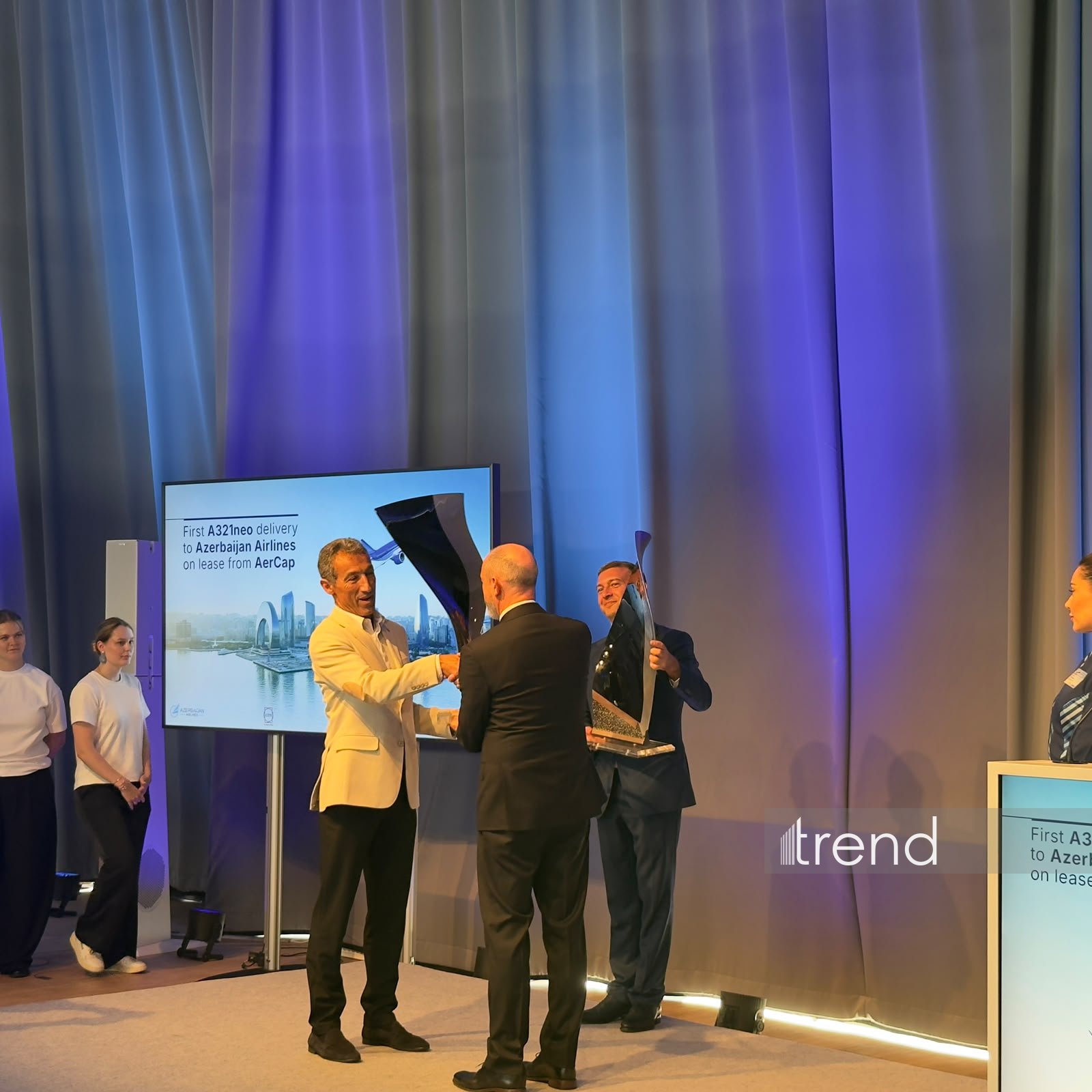 Hamburqda AZAL-a məxsus ilk Airbus A321neo təyyarəsinin təhvil verilməsi mərasimi keçirilib (FOTO)