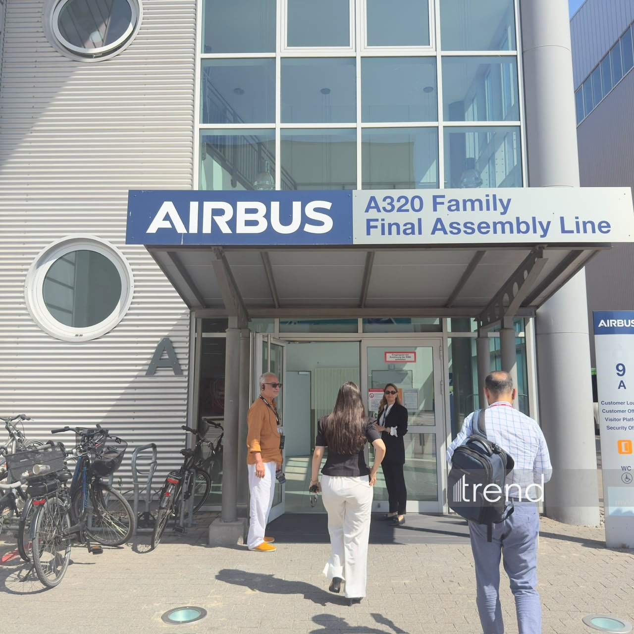 Azərbaycanlı jurnalistlər Hamburqda "Airbus"un istehsal gücləri ilə tanış olublar (FOTO)
