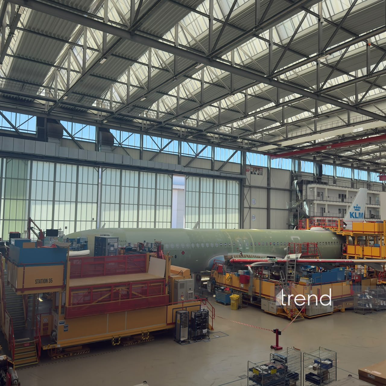Azərbaycanlı jurnalistlər Hamburqda "Airbus"un istehsal gücləri ilə tanış olublar (FOTO)