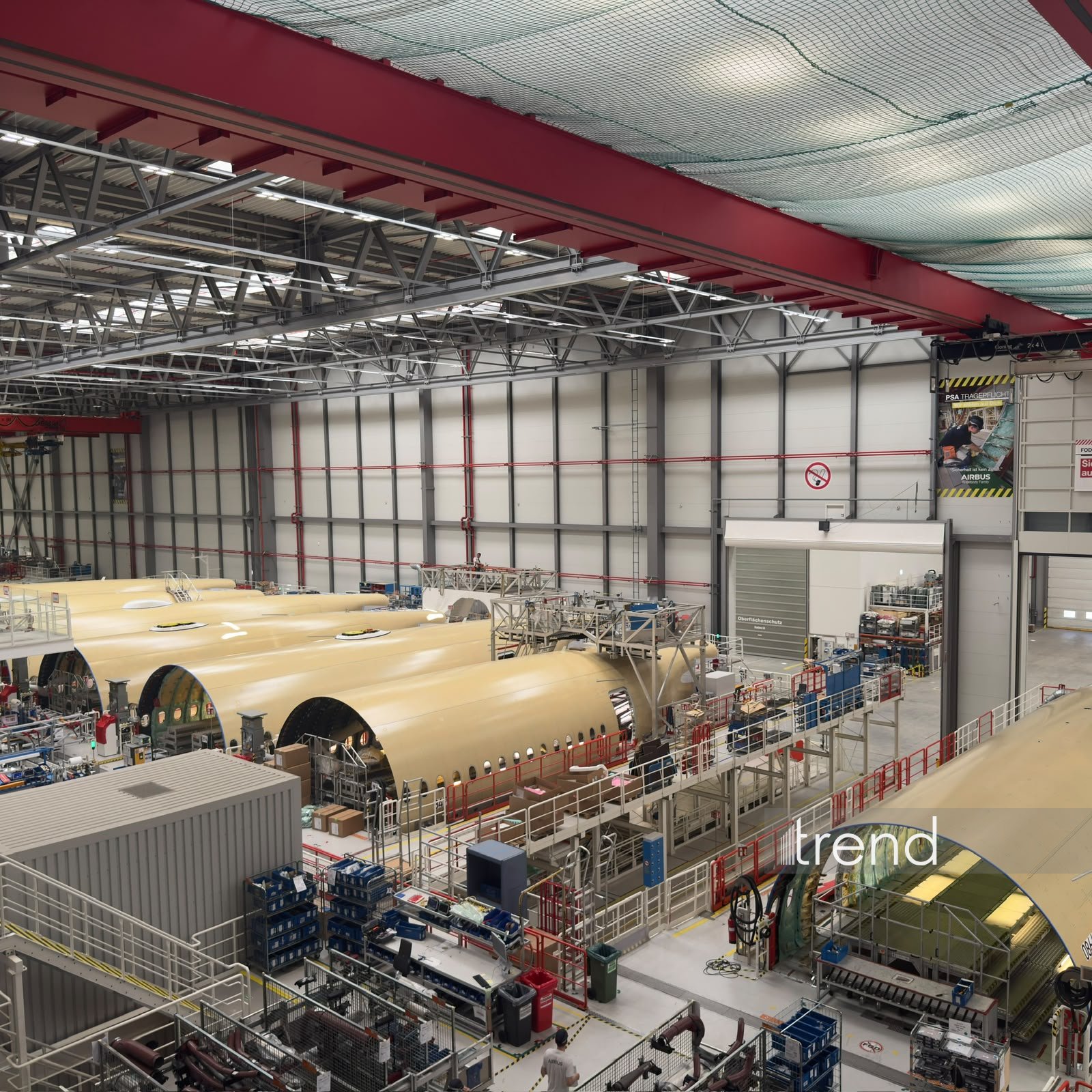Azərbaycanlı jurnalistlər Hamburqda "Airbus"un istehsal gücləri ilə tanış olublar (FOTO)