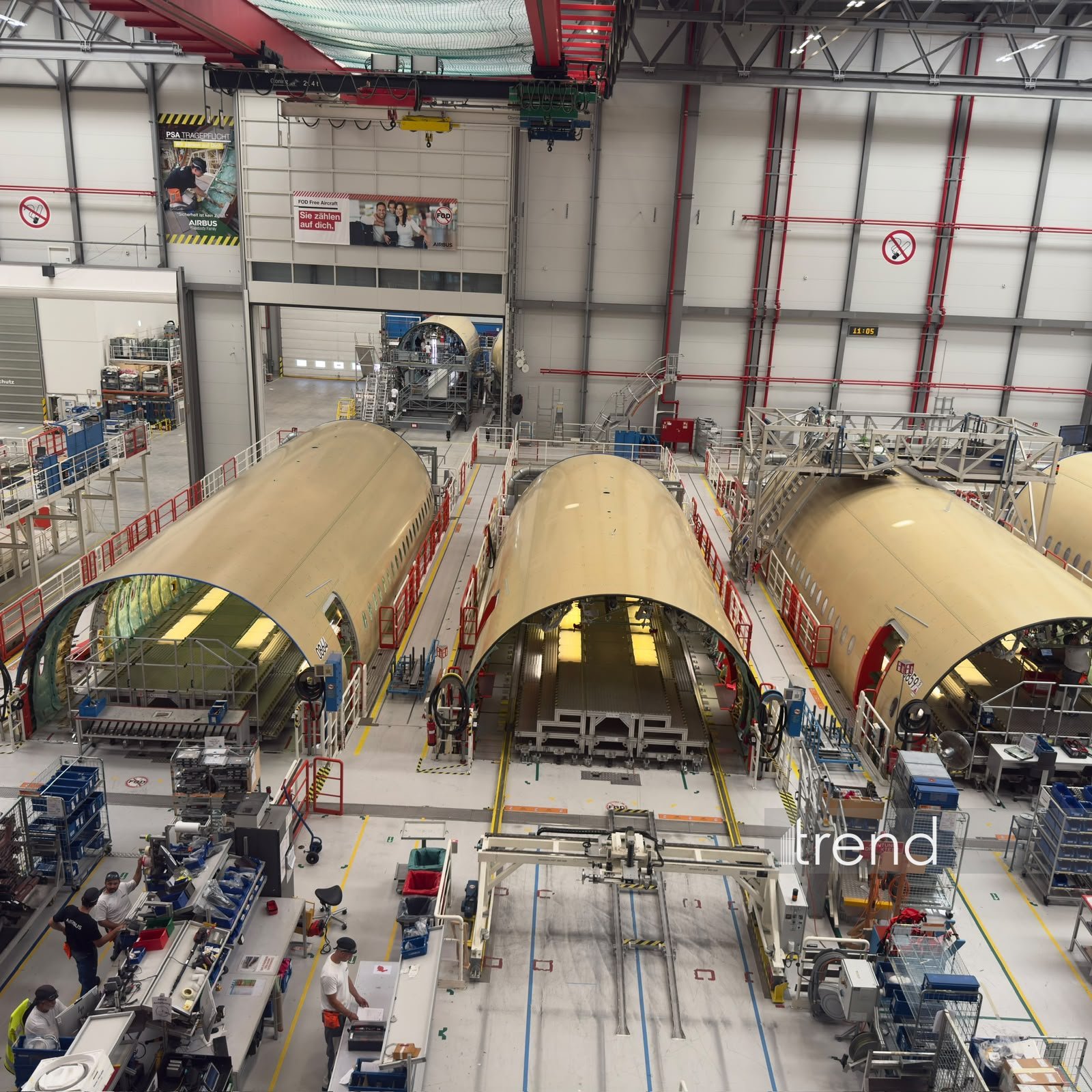 Azərbaycanlı jurnalistlər Hamburqda "Airbus"un istehsal gücləri ilə tanış olublar (FOTO)