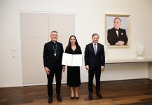 Heydər Əliyev Fondunun vitse-prezidenti Leyla Əliyeva Vatikan Apostol Kitabxanası və Apostol Arxivinin rəhbəri ilə görüşüb (FOTO)