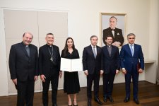 Heydər Əliyev Fondunun vitse-prezidenti Leyla Əliyeva Vatikan Apostol Kitabxanası və Apostol Arxivinin rəhbəri ilə görüşüb (FOTO)