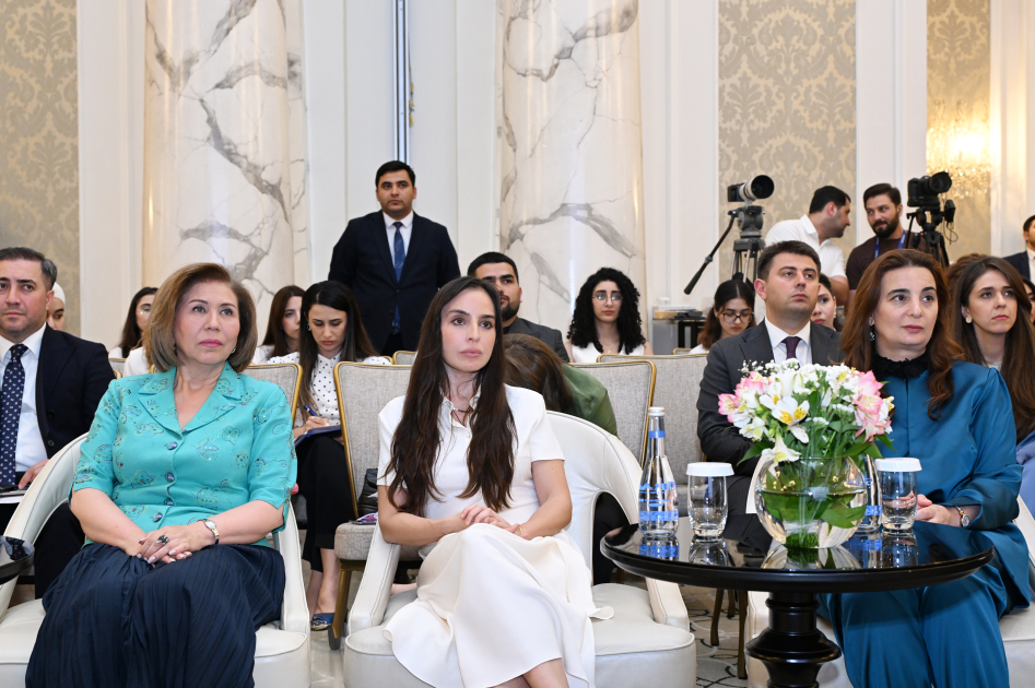 Heydər Əliyev Fondunun vitse-prezidenti Leyla Əliyeva “Qızların təhsilinə dəstək” layihəsinin II Məzun Günündə iştirak edib (FOTO)