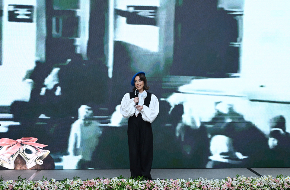 Heydər Əliyev Fondunun vitse-prezidenti Leyla Əliyeva “Qızların təhsilinə dəstək” layihəsinin II Məzun Günündə iştirak edib (FOTO)
