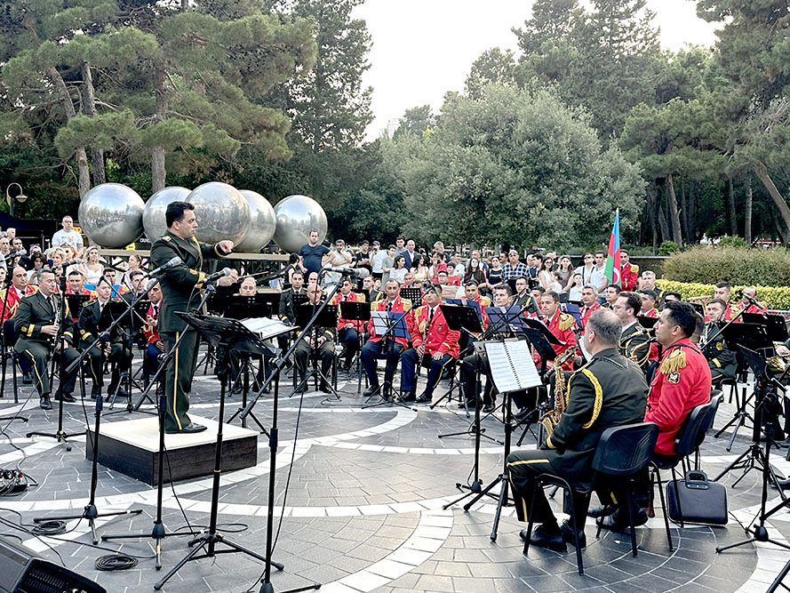 Silahlı Qüvvələr Günü Azərbaycan və Türkiyə hərbi orkestrlərinin bayram konserti ilə qeyd olunub (FOTO)