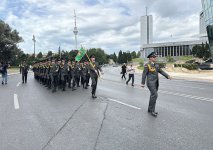 Silahlı Qüvvələr Günündə hərbi qulluqçuların yürüşləri təşkil olunub (FOTO)