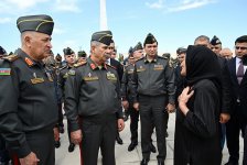 Müdafiə Nazirliyinin rəhbər heyəti Fəxri Xiyaban, Zəfər parkı və Hərbi Memorial Məzarlığı ziyarət edib (FOTO/VİDEO)