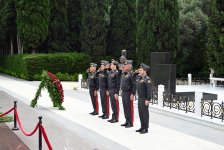 Müdafiə Nazirliyinin rəhbər heyəti Fəxri Xiyaban, Zəfər parkı və Hərbi Memorial Məzarlığı ziyarət edib (FOTO/VİDEO)