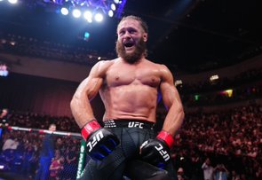UFC: Rafael Fiziyev gecənin əsas döyüşündə qalib gəlib