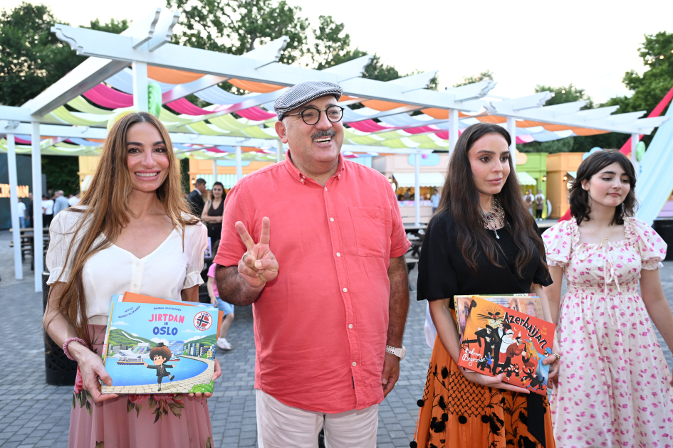 Leyla Əliyeva və Arzu Əliyeva “CandyFest” yay festivalını ziyarət edib və “Sehrli mirvari” su sirki şousunu izləyiblər (FOTO)