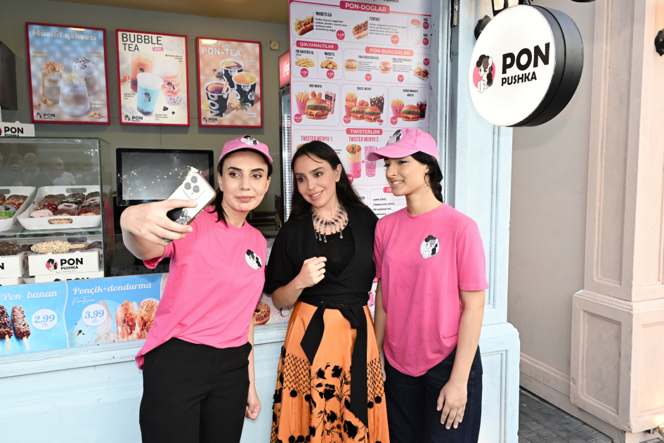 Leyla Əliyeva və Arzu Əliyeva “CandyFest” yay festivalını ziyarət edib və “Sehrli mirvari” su sirki şousunu izləyiblər (FOTO)