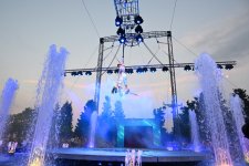 Leyla Əliyeva və Arzu Əliyeva “CandyFest” yay festivalını ziyarət edib və “Sehrli mirvari” su sirki şousunu izləyiblər (FOTO)