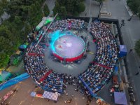 Leyla Əliyeva və Arzu Əliyeva “CandyFest” yay festivalını ziyarət edib və “Sehrli mirvari” su sirki şousunu izləyiblər (FOTO)