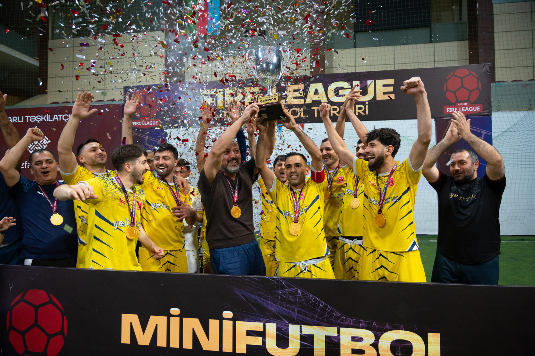Yelo Bank şirkətlərarası futbol liqasının çempionu olub