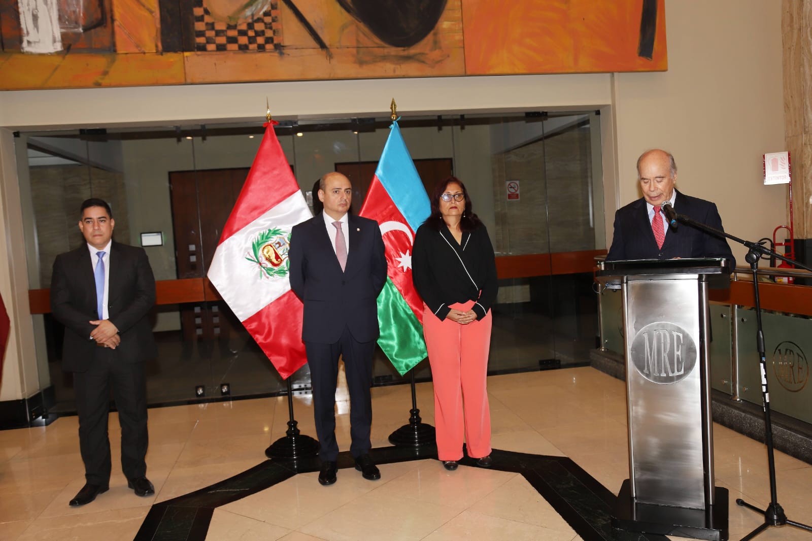 Azərbaycan və Peru arasında diplomatik münasibətlərin qurulmasının 30 illiyinə həsr olunmuş sərginin açılış mərasimi keçirilib (FOTO)