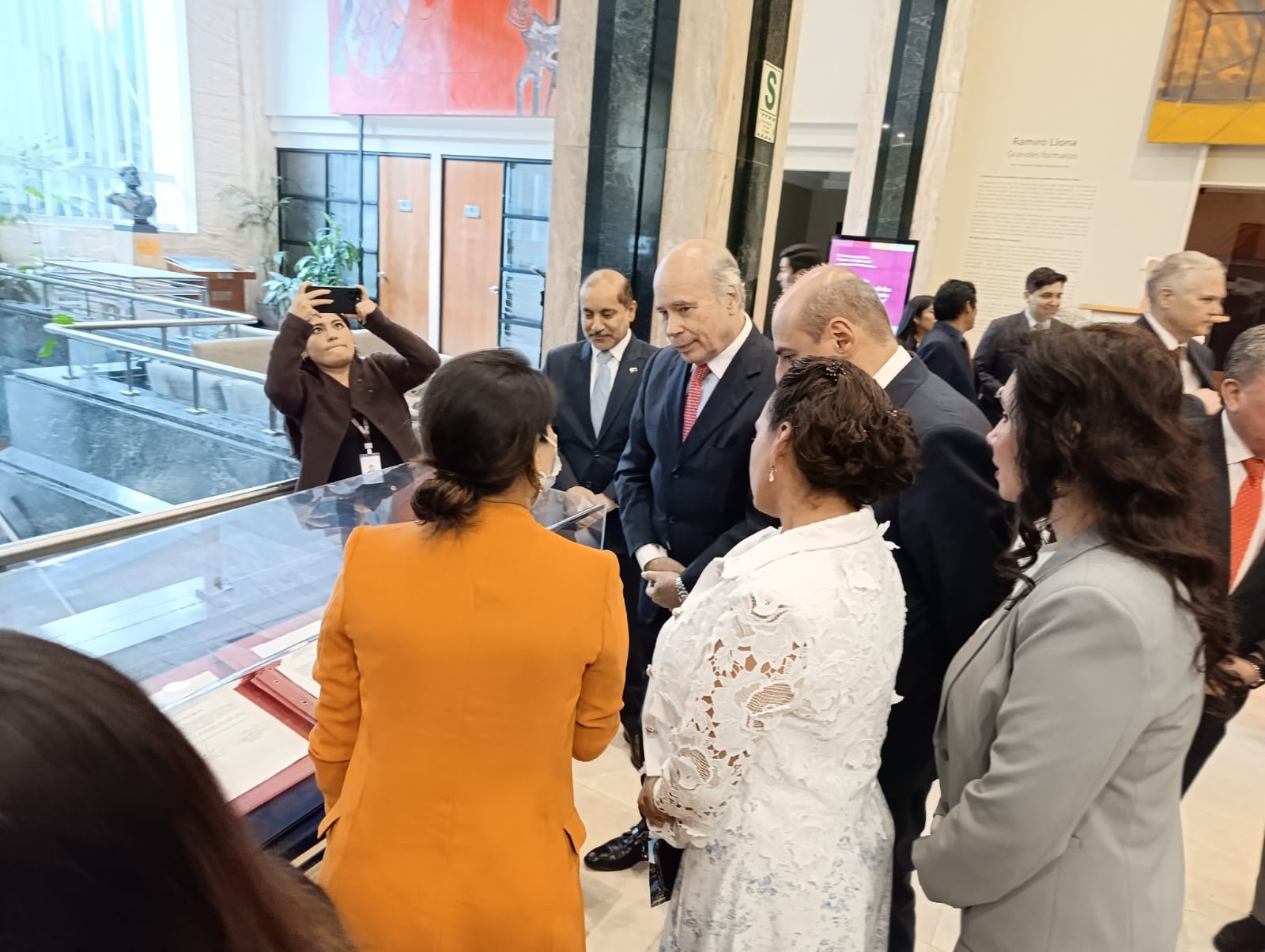 Azərbaycan və Peru arasında diplomatik münasibətlərin qurulmasının 30 illiyinə həsr olunmuş sərginin açılış mərasimi keçirilib (FOTO)