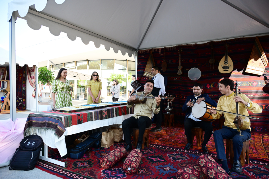 Leyla Əliyeva və Alona Əliyeva Xeyirxahlıq Festivalında iştirak ediblər (FOTO)