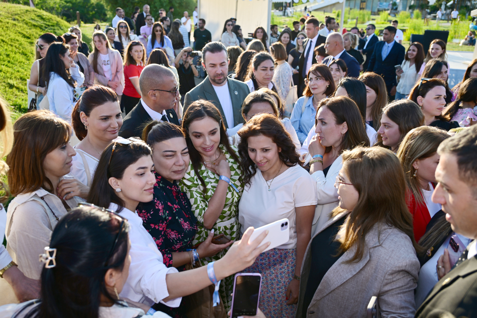 Leyla Əliyeva və Alona Əliyeva Xeyirxahlıq Festivalında iştirak ediblər (FOTO)