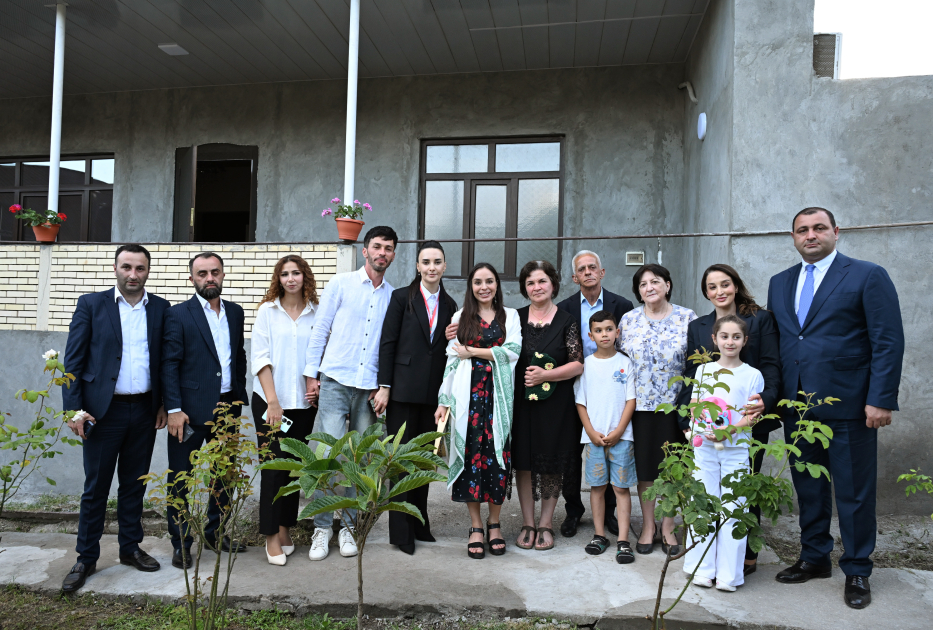 Heydər Əliyev Fondunun vitse-prezidenti Leyla Əliyeva “Onlardan biri: Emil” adlı anım tədbirində iştirak edib (FOTO)