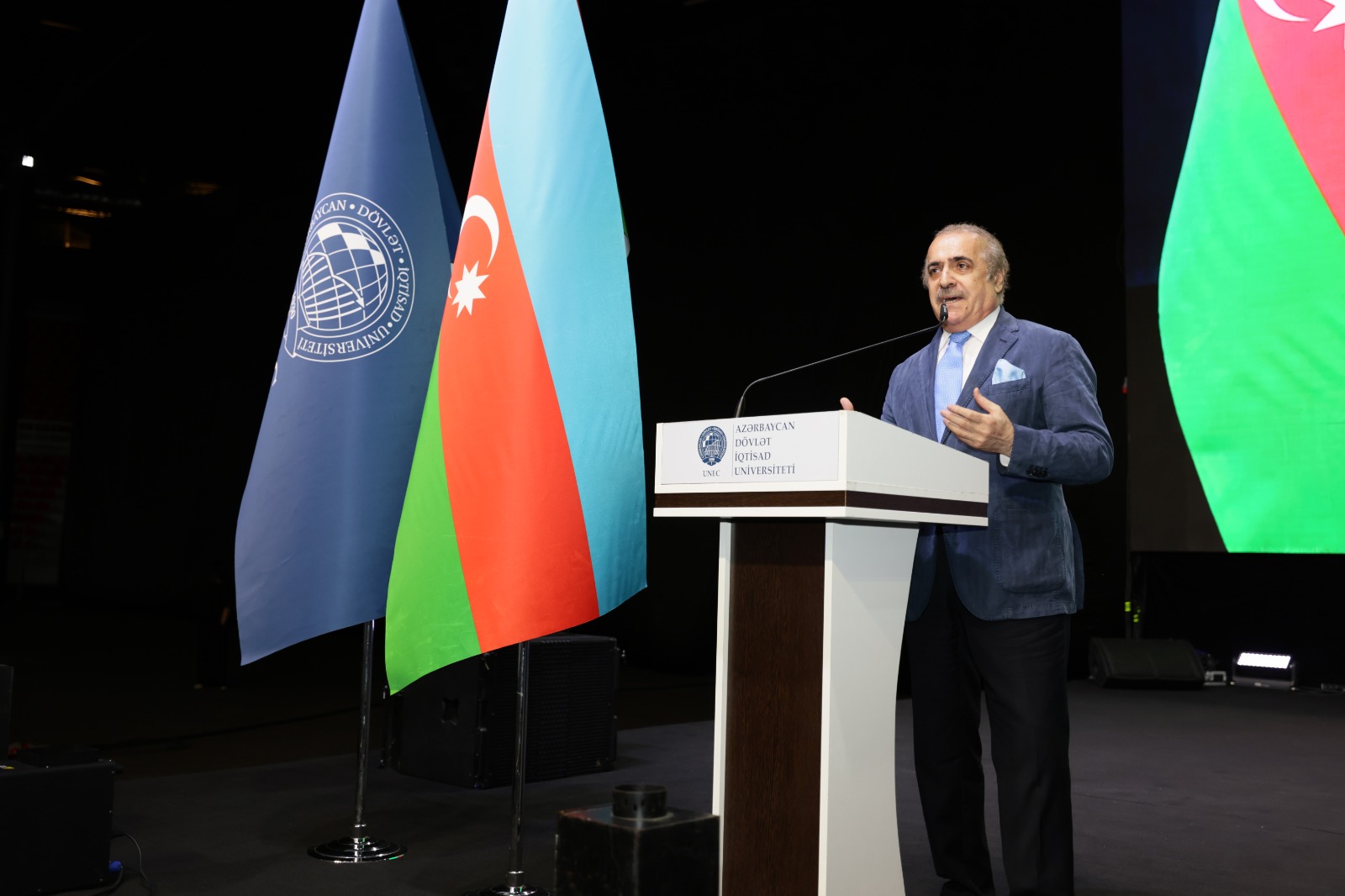 UNEC-in təntənəli Məzun Günü keçirildi: 6091 tələbə məzun oldu (FOTO)