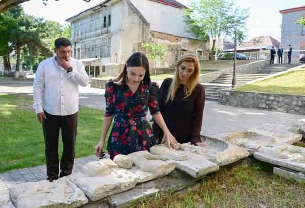 Heydər Əliyev Fondunun vitse-prezidenti Leyla Əliyeva Şəki şəhərindəki Məhəmməd Füzuli adına parkda görülən işlərlə tanış olub (FOTO)