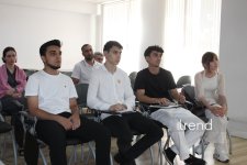 “Zərərli xarici təsirlərə və saxta xəbərlərə qarşı sayıqlığın artırılmasına dəstək” layihəsi çərçivəsində tədbir keçirilib (FOTO/VİDEO)