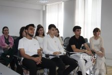 “Zərərli xarici təsirlərə və saxta xəbərlərə qarşı sayıqlığın artırılmasına dəstək” layihəsi çərçivəsində tədbir keçirilib (FOTO/VİDEO)