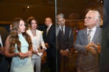 Azərbaycan Milli Xalça Muzeyində “Bir mədəniyyət xəzinəsi: Divanü lüğat-it-türk” sərgisi açılıb (FOTO)