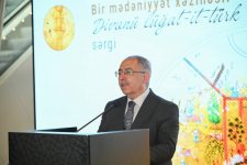 Azərbaycan Milli Xalça Muzeyində “Bir mədəniyyət xəzinəsi: Divanü lüğat-it-türk” sərgisi açılıb (FOTO)