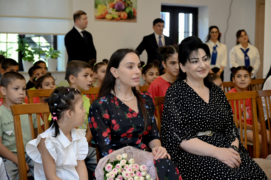 Heydər Əliyev Fondunun vitse-prezidenti Leyla Əliyeva Şəkidə Uşaq evi sosial xidmət müəssisəsinin sakinləri ilə görüşüb (FOTO)