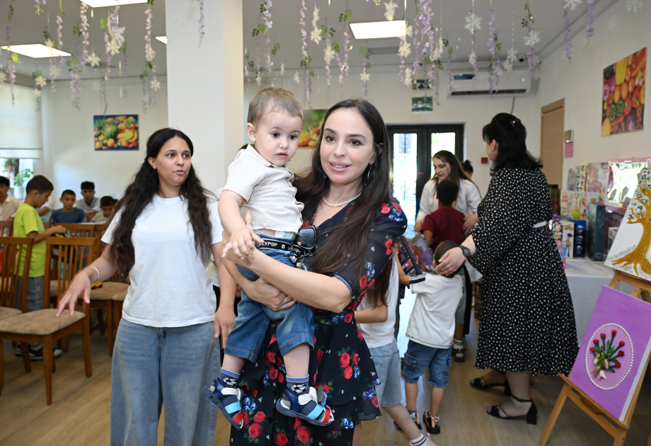 Heydər Əliyev Fondunun vitse-prezidenti Leyla Əliyeva Şəkidə Uşaq evi sosial xidmət müəssisəsinin sakinləri ilə görüşüb (FOTO)